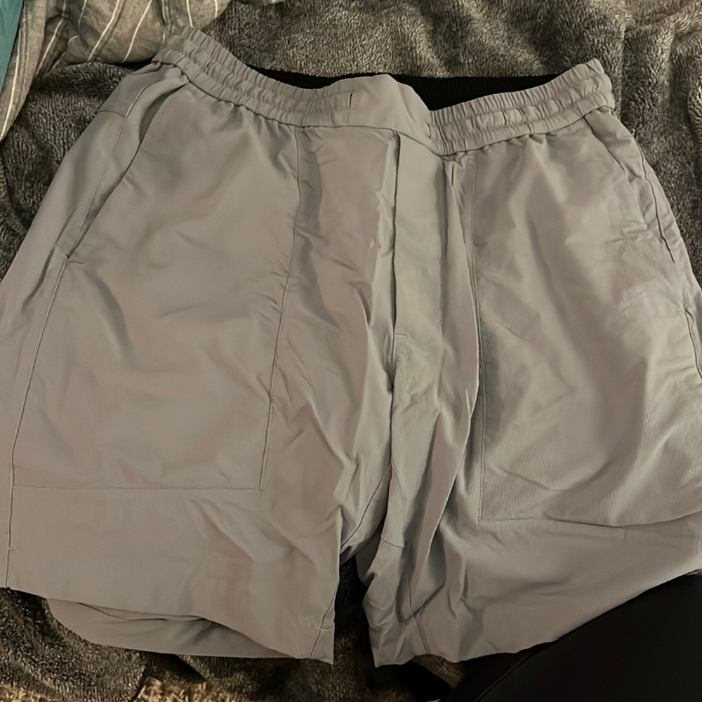 Lululemon mens bowline 8” inseam size medium